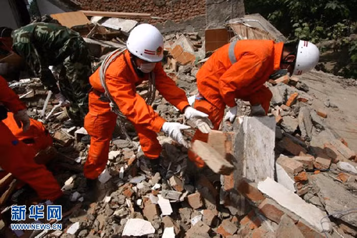 Nhiều ngôi nhà đã bị sập đổ do trận động đất ngày 24/6.