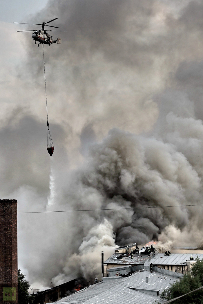 Hơn 2.000m2 cơ sở của Học viện đã bị ngọn lửa bao phủ. Khói đen dầy đặc bốc lên từ đám cháy được nhìn thấy ở khắp thủ đô Moscow.