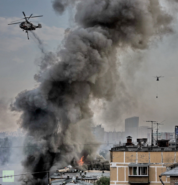 Nhiều người đã được sơ tán khẩn trương khỏi khu vực hỏa hoạn.