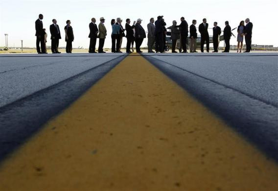 Phái đoàn đón Tổng thống tại sân bay quốc tế Chicago O'Hare ở Chicago ngày 7/10/2010 Phái đoàn đón Tổng thống tại sân bay quốc tế Chicago O'Hare ở Chicago ngày 7/10/2010
