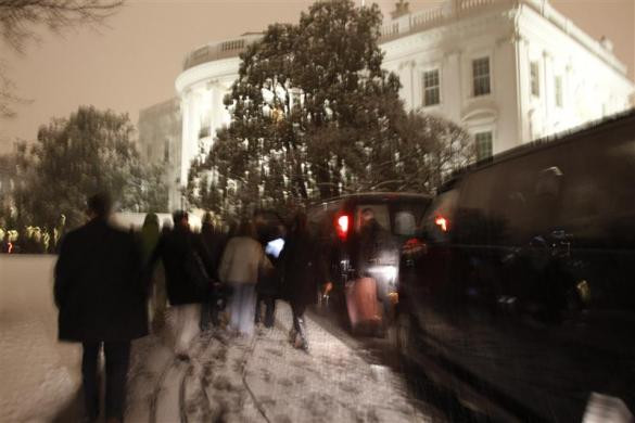 Nhân viên phục vụ và nhân viên báo chí Nhà Trắng tại Nhà Trắng, ngày 26 tháng 1 năm 2011. Nhân viên phục vụ và nhân viên báo chí Nhà Trắng tại Nhà Trắng, ngày 26 tháng 1 năm 2011.