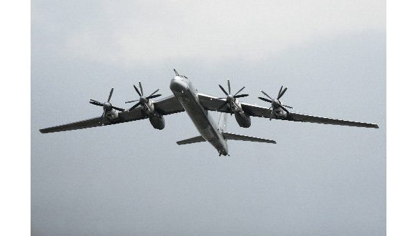 Máy bay ném bom chiến lược Tu-95 của Nga. Máy bay ném bom chiến lược Tu-95 của Nga.