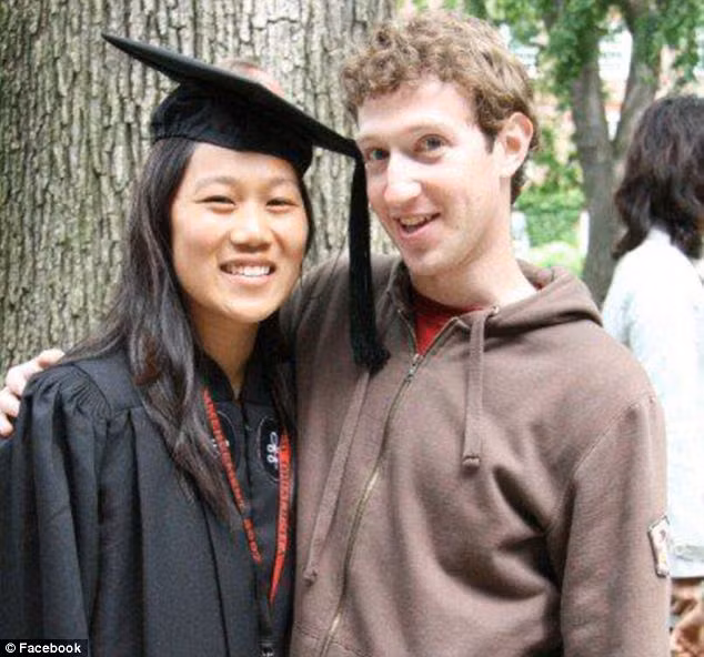 Zuckerberg trở lại trường Harvard trong ngày Chan tốt nghiệp Zuckerberg trở lại trường Harvard trong ngày Chan tốt nghiệp