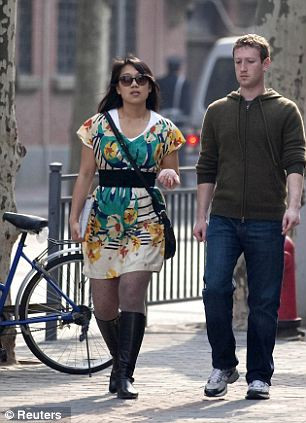 Cặp vợ chồng ông chủ Facebook được "phát hiện" tại Thượng Hải Cặp vợ chồng ông chủ Facebook được "phát hiện" tại Thượng Hải