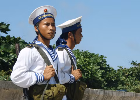 Hải quân Việt Nam ngày đêm canh giữ vùng biển, vùng trời quần đảo Trường Sa. Ảnh: Nguyễn Hưng.