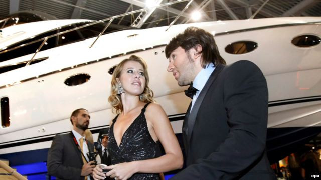 Kseniya học ba lê từ bé và từng là người mẫu cho Maxim và lên bìa tạp chí Playboy... Kseniya học ba lê từ bé và từng là người mẫu cho Maxim và lên bìa tạp chí Playboy...