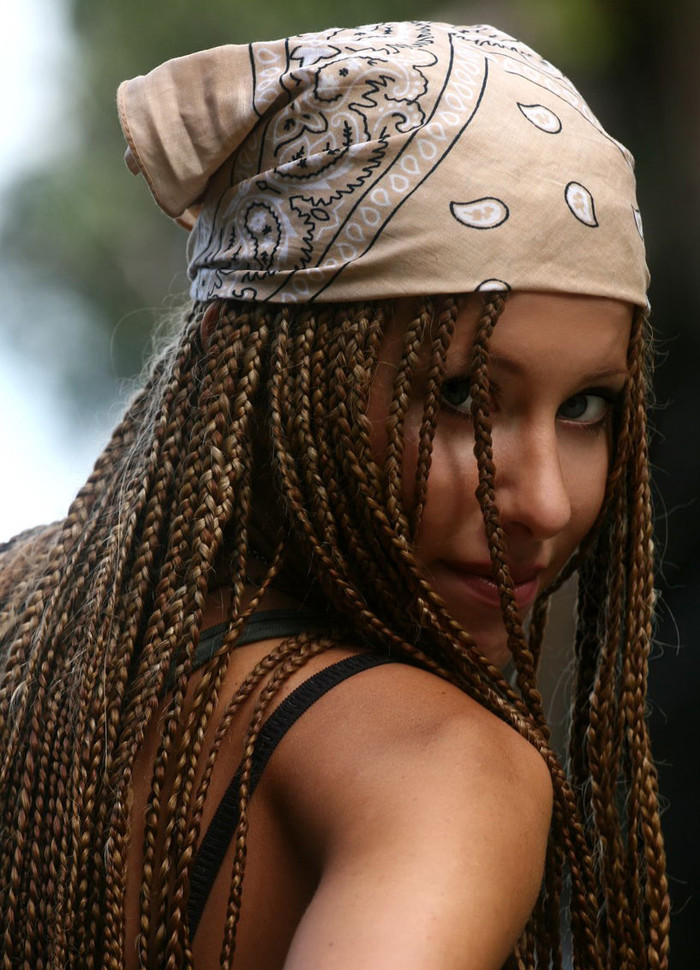 Cô được mệnh danh là Paris Hilton Nga sau khi tham gia bộ phim "Pledge This!" Cô được mệnh danh là Paris Hilton Nga sau khi tham gia bộ phim "Pledge This!"