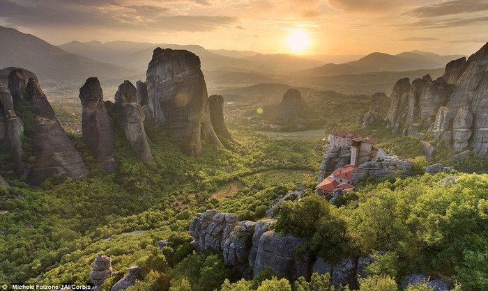 Hình ảnh cho thấy tu viện Roussanou đích thực là một trong những nơi thanh bình nhất thế giới. Hình ảnh cho thấy tu viện Roussanou đích thực là một trong những nơi thanh bình nhất thế giới.