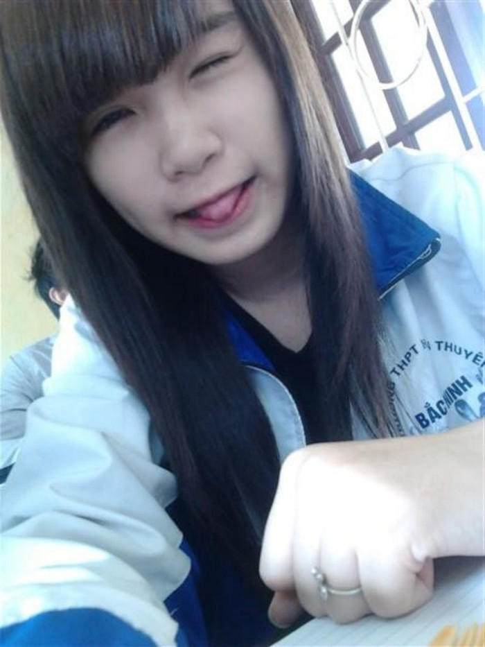 Sở thích của mình là mua sắm, đi chơi với bạn bè,...đặc biệt là thích chụp ảnh!