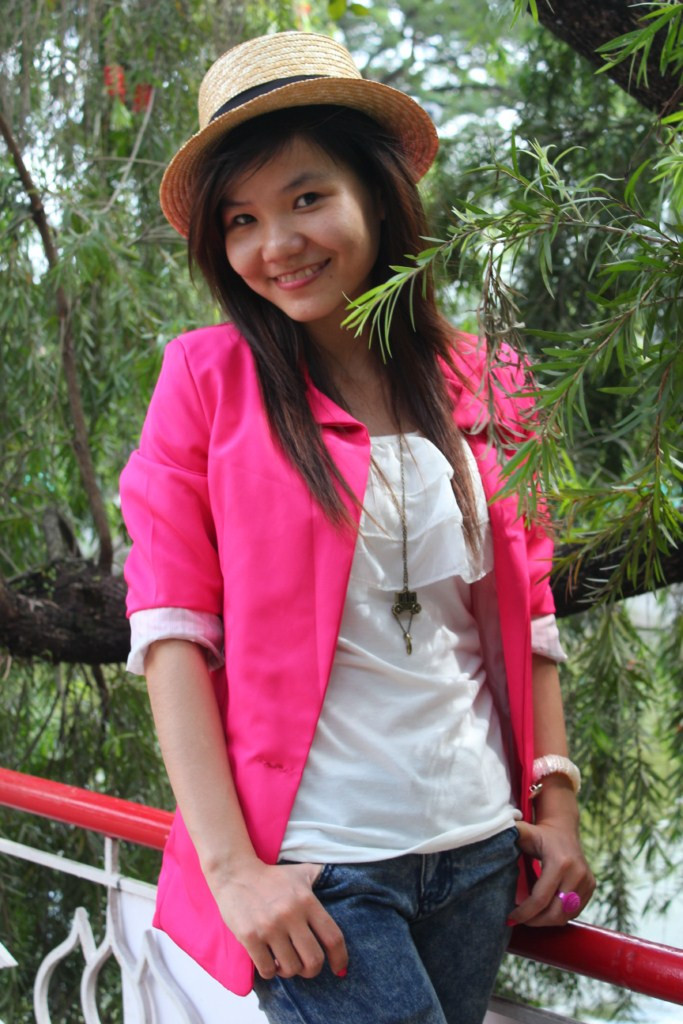 Mi là một người năng động, vui vẻ, luôn cố gắng hết mình và quyết đoán trong mọi việc