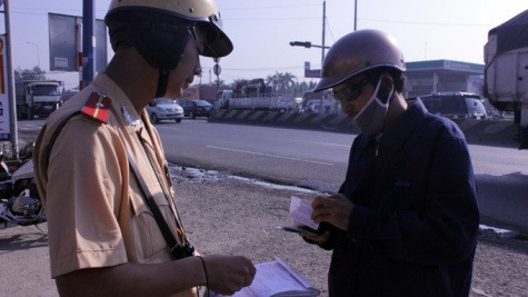 Khi phát hiện vi phạm hành chính thuộc lĩnh vực quản lý của mình, người có thẩm quyền đang thi hành công vụ phải kịp thời thực hiện các bước xử lý theo đúng quy định. Ảnh minh họa, nguồn Internet