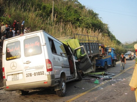 Vụ tai nạn khiến 9 người chết và nhiều người bị thương (ảnh: Lê Phương)
