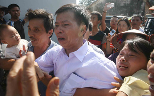 Ông Nguyễn Thanh Chấn trở về sau 10 năm chịu án oan, sai (ảnh: Petrotimes) Ông Nguyễn Thanh Chấn trở về sau 10 năm chịu án oan, sai (ảnh: Petrotimes)