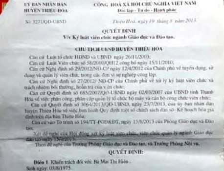 Quyết định kỷ luật cô Hiền được photo công chứng (thay tên, năm sinh) để kỷ luật cô Thủy: Ảnh: Lê Phương Quyết định kỷ luật cô Hiền được photo công chứng (thay tên, năm sinh) để kỷ luật cô Thủy: Ảnh: Lê Phương