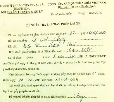 Đề xuất trả lại giấy phép lái xe không ghi rõ ngày, tháng của Thanh tra giao thông Thanh Hóa (ảnh: Văn Hải)
