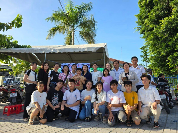Một số thầy cô, phụ huynh và học sinh chụp tham gia hoạt động. GDVN_KHÁNH VĂN.jpg