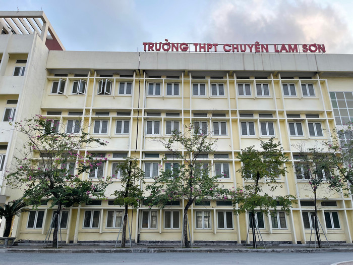 Trường THPT chuyên Lam Sơn- nơi xảy ra sự cố đáng tiếc (ảnh: thptchuyenlamson.edu.vn) 4505.jpg