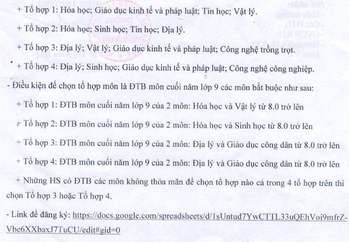 Hướng dẫn của 1 trường trung học phổ thông cho học sinh lựa chọn tổ hợp (Ảnh: N.N) GDVN_NN.jpg