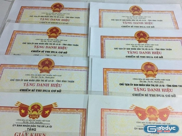 Ảnh minh họa gdvn-giay-khen-chien-si-thi-dua-4423-3560.jpg