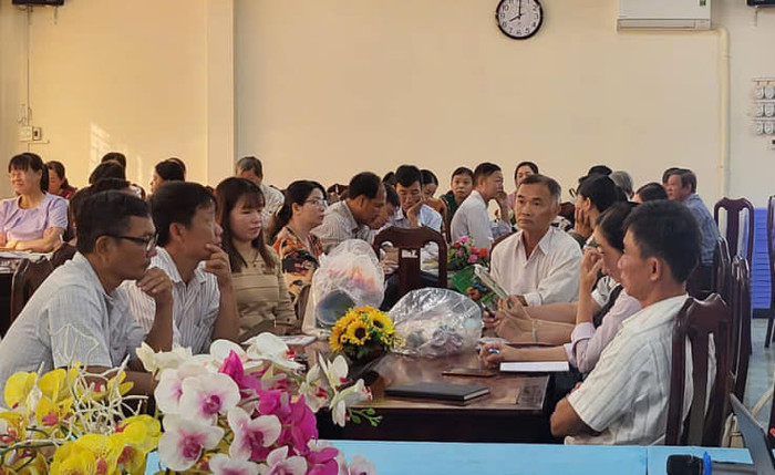 Cán bộ quản lý và giáo viên các nhà trường tham dự lễ khai mạc. GDVN_KV.jpg