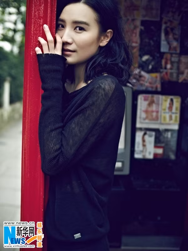 Cô được đánh giá là nữ diễn viên có tiềm năng và cực kỳ gợi cảm.