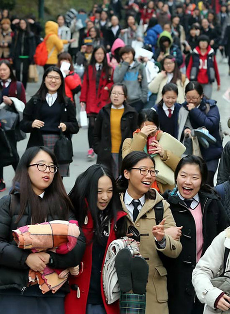 Vui mừng khi kết thúc các môn thi