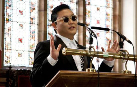 Và diễn thuyết trước đông đảo sinh viên