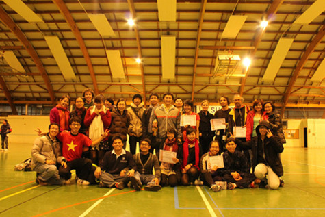 Đoàn chủ nhà hoan hỉ trong niềm vui chiến thắng