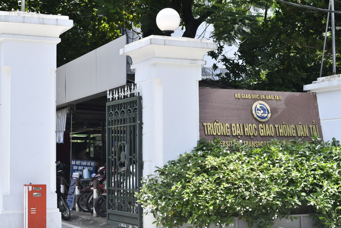 Trường Đại học Giao thông vận tải có địa chỉ tại số 3 phố Cầu Giấy, phường Láng Thượng, quận Đống Đa, Hà Nội. (Ảnh: Ngọc Mai). Trường Đại học Giao thông vận tải có địa chỉ tại số 3 phố Cầu Giấy, phường Láng Thượng, quận Đống Đa, Hà Nội. (Ảnh: Ngọc Mai).