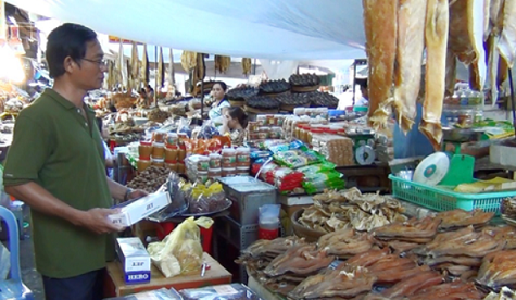 Thuốc lá lậu mua rất dễ dàng tại tỉnh An Giang. ảnh: Dautu. Thuốc lá lậu mua rất dễ dàng tại tỉnh An Giang. ảnh: Dautu.