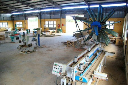 Thiết bị dạy nghề ở tỉnh KonTum được đầu tư hàng trăm triệu đồng, nhưng không có học viên. ảnh: vov. Thiết bị dạy nghề ở tỉnh KonTum được đầu tư hàng trăm triệu đồng, nhưng không có học viên. ảnh: vov.