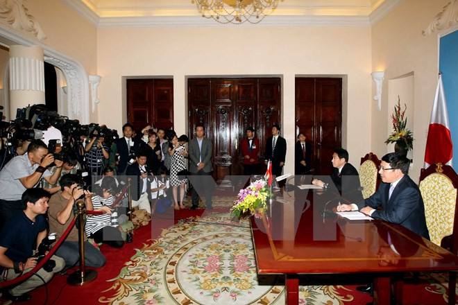 Phóng viên tác nghiệp trong một sự kiện đối ngoại. ảnh: TTXVN. Phóng viên tác nghiệp trong một sự kiện đối ngoại. ảnh: TTXVN.