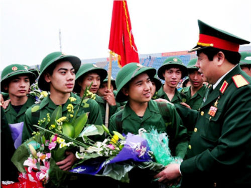 Đại biểu Nguyễn Bá Thuyền đề nghị, người tốt nghiệp đại học sau khi thực hiện nghĩa vụ quân sự được ưu tiên tuyển dụng, không cần thi. ảnh: vov. Đại biểu Nguyễn Bá Thuyền đề nghị, người tốt nghiệp đại học sau khi thực hiện nghĩa vụ quân sự được ưu tiên tuyển dụng, không cần thi. ảnh: vov.