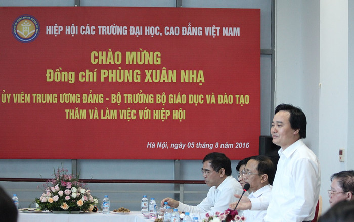 Đáp lời GS.Trần Hồng Quân, Bộ trưởng Phùng Xuân Nhạ mong muốn Hiệp hội Các trường Đại học, Cao đẳng Việt Nam tiếp tục có những đóng góp mạnh mẽ hơn nữa cho mục tiêu đổi mới giáo dục nước nhà. ảnh: Ngọc Quang. Đáp lời GS.Trần Hồng Quân, Bộ trưởng Phùng Xuân Nhạ mong muốn Hiệp hội Các trường Đại học, Cao đẳng Việt Nam tiếp tục có những đóng góp mạnh mẽ hơn nữa cho mục tiêu đổi mới giáo dục nước nhà. ảnh: Ngọc Quang.