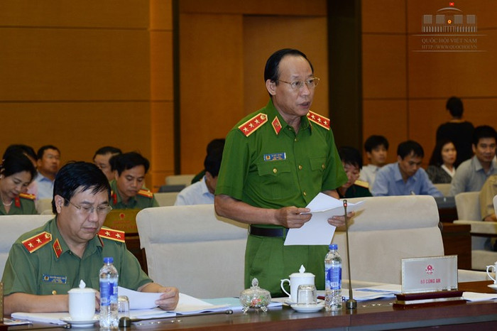 Thượng tướng Lê Quý Vương - Thứ trưởng Bộ Công an trình bày dự án Luật công an xã. ảnh: quochoi.vn Thượng tướng Lê Quý Vương - Thứ trưởng Bộ Công an trình bày dự án Luật công an xã. ảnh: quochoi.vn