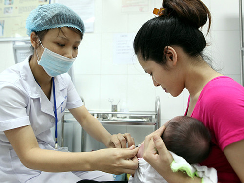 Nếu xảy ra sự cố sau tiêm chủng vắc-xin, nạn nhân và gia đình sẽ được bồi thường. ảnh minh họa: vtc. Nếu xảy ra sự cố sau tiêm chủng vắc-xin, nạn nhân và gia đình sẽ được bồi thường. ảnh minh họa: vtc.