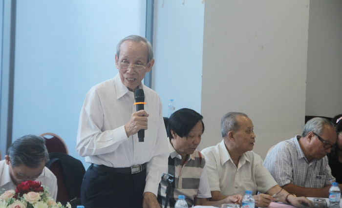 GS.Trần Hồng Quân đã nêu ra nhiều vấn đề tồn tại trong ngành giáo dục trong buổi làm việc với Bộ trưởng Phùng Xuân Nhạ. ảnh: Ngọc Quang. GS.Trần Hồng Quân đã nêu ra nhiều vấn đề tồn tại trong ngành giáo dục trong buổi làm việc với Bộ trưởng Phùng Xuân Nhạ. ảnh: Ngọc Quang.