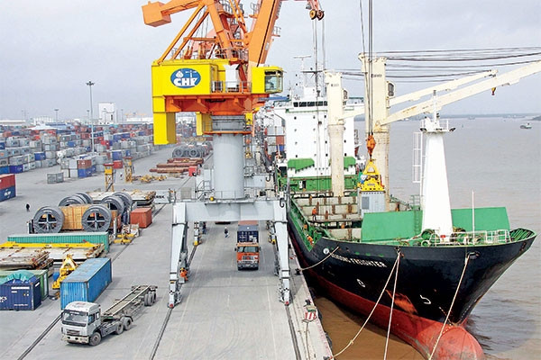 Thủ tục tàu thuyền vào, rời cảng: Chứng từ điện tử có giá trị như chứng từ giấy, là một trong những nỗ lực của Chính phủ nhằm giảm thủ tục hành chính. ảnh: Báo Giao thông. Thủ tục tàu thuyền vào, rời cảng: Chứng từ điện tử có giá trị như chứng từ giấy, là một trong những nỗ lực của Chính phủ nhằm giảm thủ tục hành chính. ảnh: Báo Giao thông.