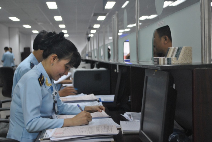 Quy định kê khai, thu, nộp lệ phí mới tạo thuận lợi hơn cho doanh nghiệp. ảnh: hải quan. Quy định kê khai, thu, nộp lệ phí mới tạo thuận lợi hơn cho doanh nghiệp. ảnh: hải quan.