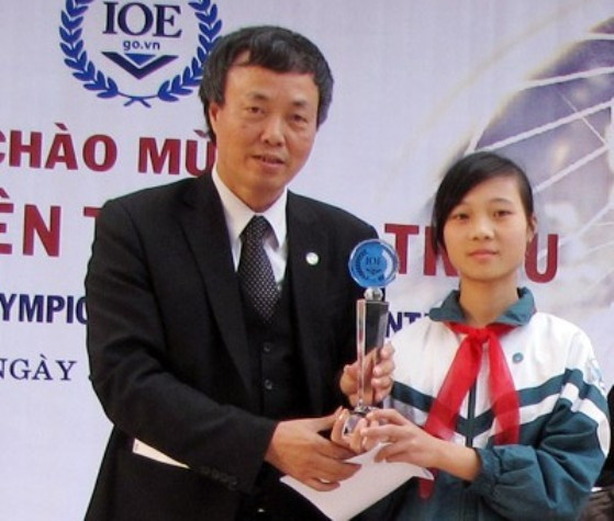 TS phương pháp giảng toán học Lê Thống Nhất (bên trái) TS phương pháp giảng toán học Lê Thống Nhất (bên trái)