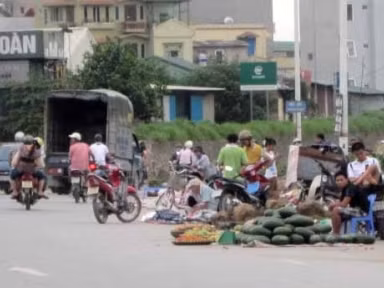 Khoảng 4 giờ 15, chị Hà Thị Vân, 40 tuổi, ở ngõ Đại Đông, phường Thanh Trì đi tập thể dục trên đê Nguyễn Khoái đã bị cướp giật túi xách trong có một triệu đồng cùng một số giấy tờ khác Khoảng 4 giờ 15, chị Hà Thị Vân, 40 tuổi, ở ngõ Đại Đông, phường Thanh Trì đi tập thể dục trên đê Nguyễn Khoái đã bị cướp giật túi xách trong có một triệu đồng cùng một số giấy tờ khác