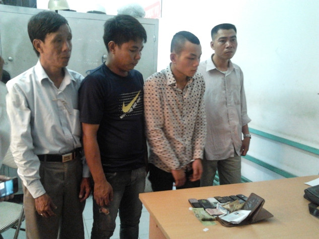 Các đối tượng bị lực lượng công an bắt giữ Các đối tượng bị lực lượng công an bắt giữ