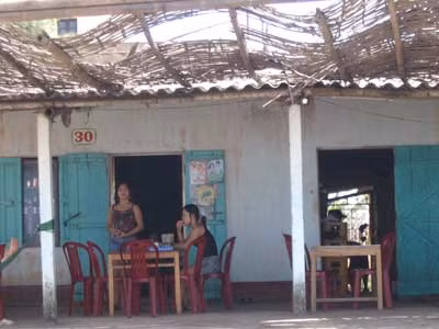 Gái mại dâm chờ khách tại bãi biển Quất Lâm Gái mại dâm chờ khách tại bãi biển Quất Lâm