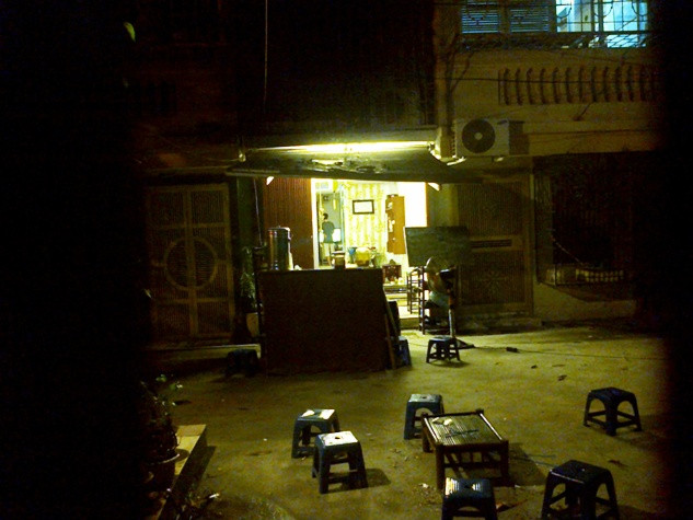 Quá trà chanh lấn chiếm sân chơi chung của người dân