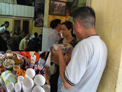 Không ít người Hà Nội vẫn thờ ơ, bàng quan trước những cảnh "bún mắng, cháo chửi" và nghịch lý là các quán này vẫn đông nghịt khách. Ảnh: Internet. Không ít người Hà Nội vẫn thờ ơ, bàng quan trước những cảnh "bún mắng, cháo chửi" và nghịch lý là các quán này vẫn đông nghịt khách. Ảnh: Internet.