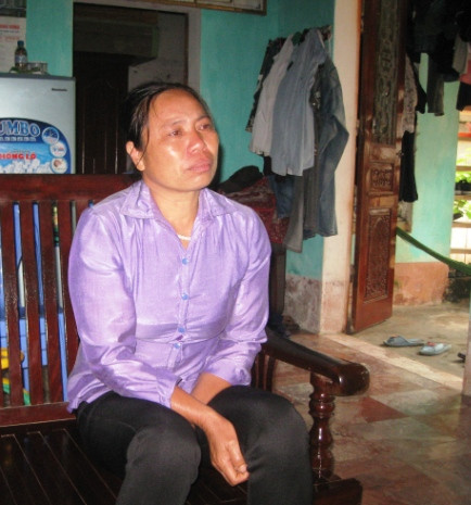 Người phụ nữ này đã chạy vạy nhiều nơi để vay tiền đóng cho con đi nước ngoài nên hiện nay đang lâm vào cảnh nợ nần Người phụ nữ này đã chạy vạy nhiều nơi để vay tiền đóng cho con đi nước ngoài nên hiện nay đang lâm vào cảnh nợ nần