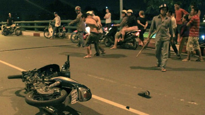 Bắt nóng một vụ cướp giật trên cầu Bùi Hữu Nghĩa (P.Đa Kao, Q.1) rạng sáng 2-9