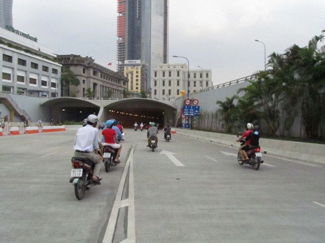 Ngày 6-6-2011, anh N.Đ.A.K. (36 tuổi, ngụ Q.8) dừng xe trên đại lộ Võ Văn Kiệt, P.An Lạc (Q.Bình Tân) thì bất ngờ bị ba thanh niên dùng kéo đâm liên tiếp khiến anh gục ngã và tử vong ngay tại chỗ. Sau khi sát hại anh K., ba kẻ cướp đã lấy xe máy của nạn nhân tẩu thoát...