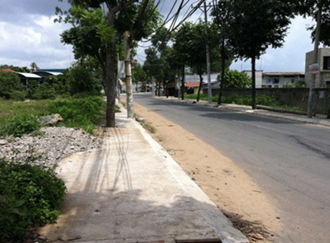 Ngày 5-8-2011, anh Hoàng Hữu Cường (33 tuổi, quê Đồng Nai) đang đi xe gắn máy trên đường Ngô Chí Quốc (P.Bình Chiểu, Q.Thủ Đức) bị ba thanh niên tạt ngang đầu xe khiến anh té xuống đường. Khi anh vừa ngã, nhóm thanh niên này lao đến đánh anh túi bụi. Không kịp la kêu cứu, anh cố thoát khỏi vòng vây và bọn chúng nhanh chóng cướp xe tẩu thoát...