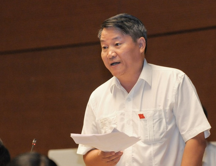 Đại biểu Nguyễn Văn Tiên: Uống toàn bã thuốc thì làm sao khỏi bệnh được? ảnh: Trung tâm thông tin Quốc hội. Đại biểu Nguyễn Văn Tiên: Uống toàn bã thuốc thì làm sao khỏi bệnh được? ảnh: Trung tâm thông tin Quốc hội.